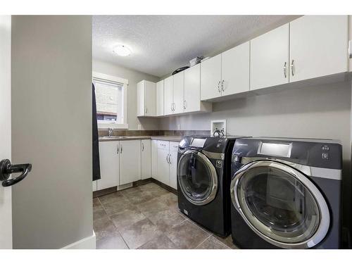 371 Chapala Point Se, Calgary, AB - Indoor Photo Showing Laundry Room