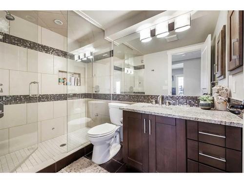 371 Chapala Point Se, Calgary, AB - Indoor Photo Showing Bathroom