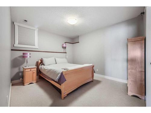 371 Chapala Point Se, Calgary, AB - Indoor Photo Showing Bedroom