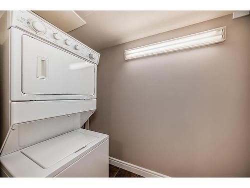 1007-920 5 Avenue Sw, Calgary, AB - Indoor Photo Showing Laundry Room