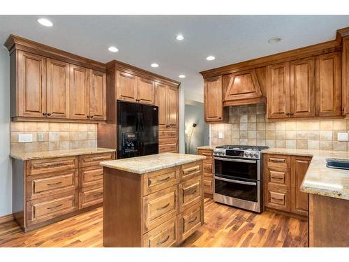 75 Hawkstone Close Nw, Calgary, AB - Indoor Photo Showing Kitchen