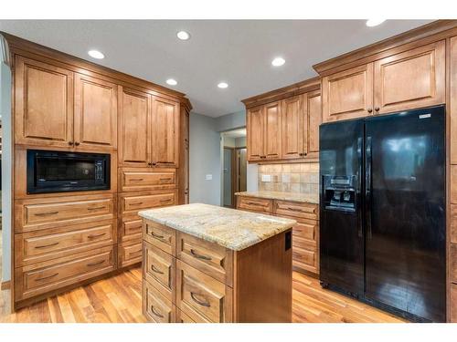 75 Hawkstone Close Nw, Calgary, AB - Indoor Photo Showing Kitchen