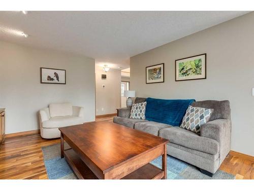 75 Hawkstone Close Nw, Calgary, AB - Indoor Photo Showing Living Room