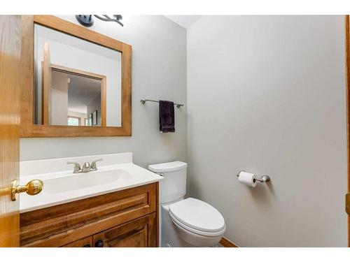 75 Hawkstone Close Nw, Calgary, AB - Indoor Photo Showing Bathroom