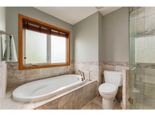 75 Hawkstone Close Nw, Calgary, AB - Indoor Photo Showing Bathroom