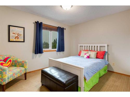 75 Hawkstone Close Nw, Calgary, AB - Indoor Photo Showing Bedroom