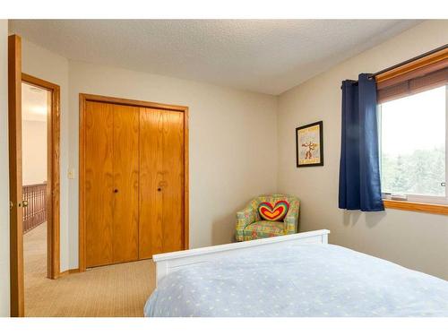 75 Hawkstone Close Nw, Calgary, AB - Indoor Photo Showing Bedroom