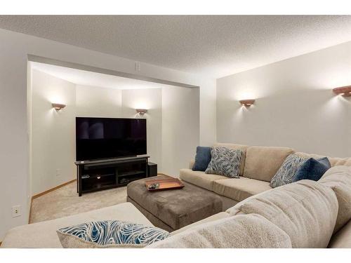 75 Hawkstone Close Nw, Calgary, AB - Indoor Photo Showing Living Room