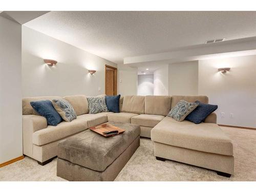 75 Hawkstone Close Nw, Calgary, AB - Indoor Photo Showing Living Room