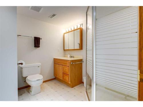 75 Hawkstone Close Nw, Calgary, AB - Indoor Photo Showing Bathroom