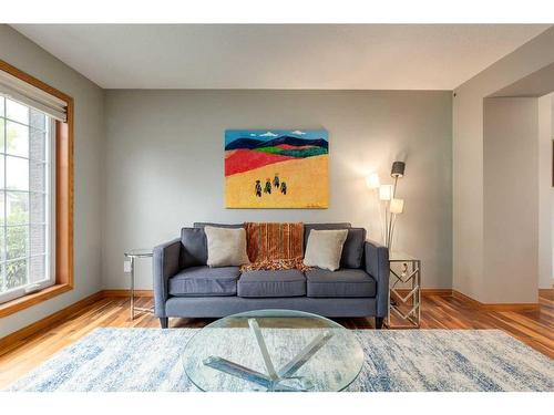 75 Hawkstone Close Nw, Calgary, AB - Indoor Photo Showing Living Room