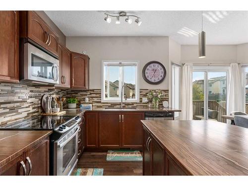 85 Silverado Skies Crescent Sw, Calgary, AB - Indoor Photo Showing Kitchen