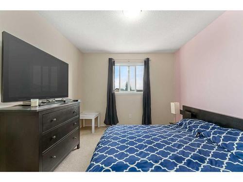 85 Silverado Skies Crescent Sw, Calgary, AB - Indoor Photo Showing Bedroom