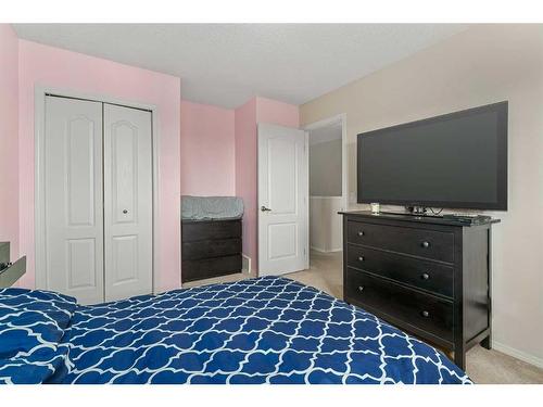 85 Silverado Skies Crescent Sw, Calgary, AB - Indoor Photo Showing Bedroom