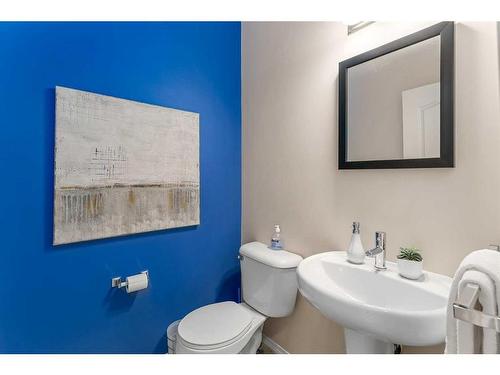 85 Silverado Skies Crescent Sw, Calgary, AB - Indoor Photo Showing Bathroom