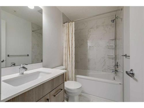 205-1629 38 Street Sw, Calgary, AB - Indoor Photo Showing Bathroom