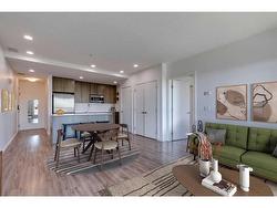 205-1629 38 Street SW Calgary, AB T3C 1T8