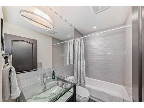 9071 Scurfield Drive Nw, Calgary, AB - Indoor Photo Showing Bathroom