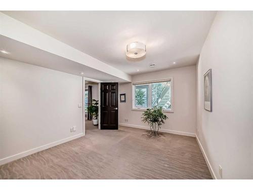 9071 Scurfield Drive Nw, Calgary, AB - Indoor Photo Showing Other Room