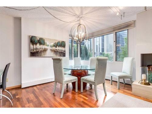 202C-500 Eau Claire Avenue Sw, Calgary, AB - Indoor Photo Showing Dining Room