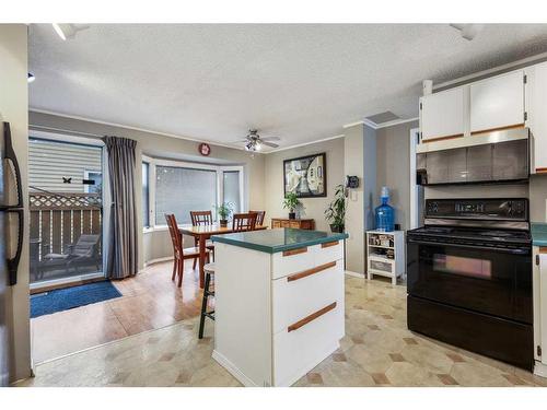 927 Riverbend Drive Se, Calgary, AB - Indoor Photo Showing Kitchen