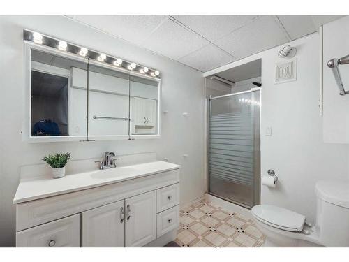 927 Riverbend Drive Se, Calgary, AB - Indoor Photo Showing Bathroom