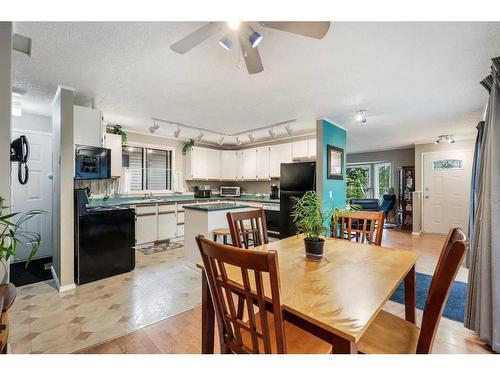 927 Riverbend Drive Se, Calgary, AB - Indoor Photo Showing Dining Room