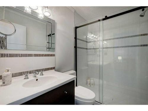 14127 Parkside Drive Se, Calgary, AB - Indoor Photo Showing Bathroom