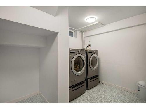 14127 Parkside Drive Se, Calgary, AB - Indoor Photo Showing Laundry Room