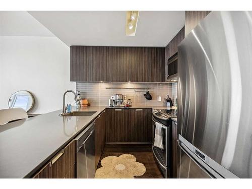 1006-626 14 Avenue Sw, Calgary, AB - Indoor Photo Showing Kitchen With Stainless Steel Kitchen With Upgraded Kitchen