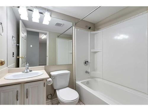 105-1602 11 Avenue Sw, Calgary, AB - Indoor Photo Showing Bathroom