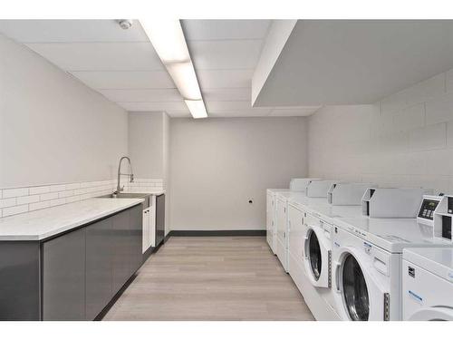 105-1602 11 Avenue Sw, Calgary, AB - Indoor Photo Showing Laundry Room