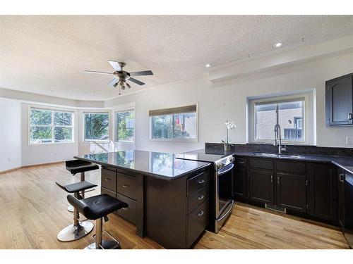 933 Drury Avenue Ne, Calgary, AB - Indoor Photo Showing Kitchen