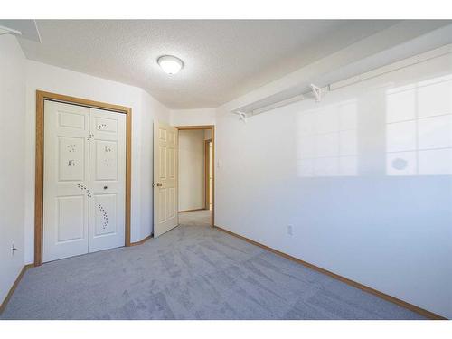 933 Drury Avenue Ne, Calgary, AB - Indoor Photo Showing Other Room