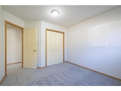 933 Drury Avenue Ne, Calgary, AB - Indoor Photo Showing Other Room