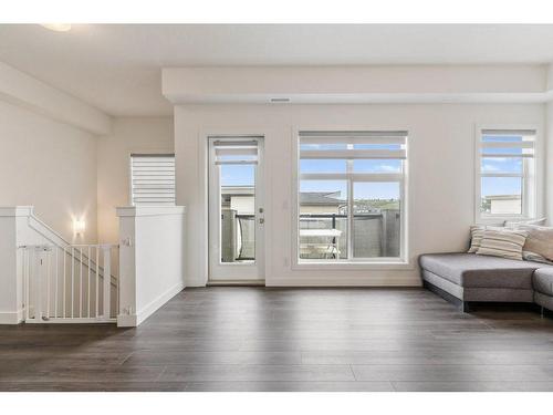 122 Spring Creek Common Sw, Calgary, AB - Indoor Photo Showing Living Room