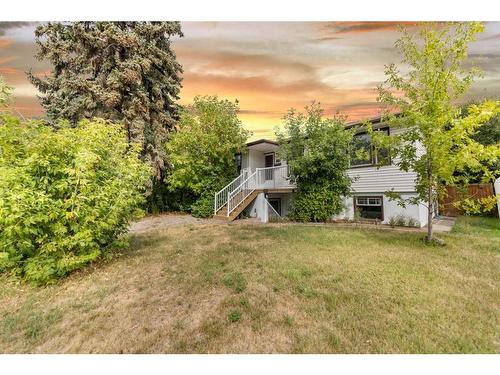 1010 Regal Crescent Ne, Calgary, AB - Outdoor