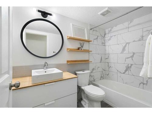 2213-16969 24 Street Sw, Calgary, AB - Indoor Photo Showing Bathroom