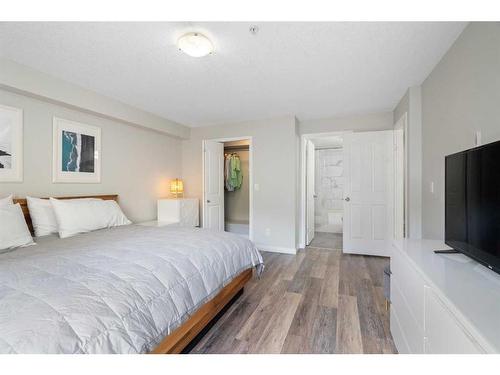 2213-16969 24 Street Sw, Calgary, AB - Indoor Photo Showing Bedroom