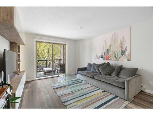 2213-16969 24 Street Sw, Calgary, AB - Indoor Photo Showing Living Room