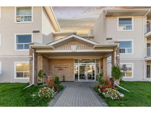 212-5555 Falsbridge Drive Ne, Calgary, AB - Outdoor