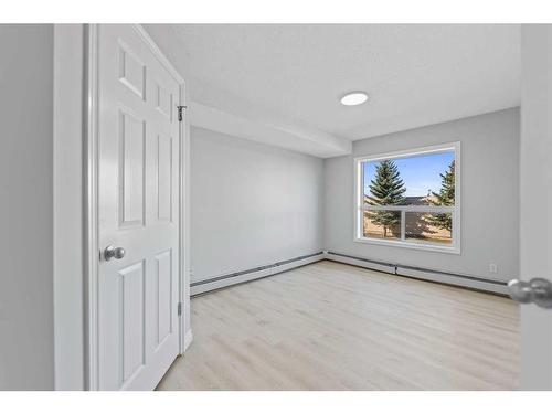 212-5555 Falsbridge Drive Ne, Calgary, AB - Indoor Photo Showing Other Room