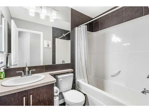 364 Auburn  Crest Way Se, Calgary, AB - Indoor Photo Showing Bathroom