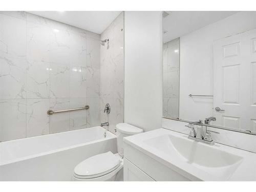 364 Auburn  Crest Way Se, Calgary, AB - Indoor Photo Showing Bathroom