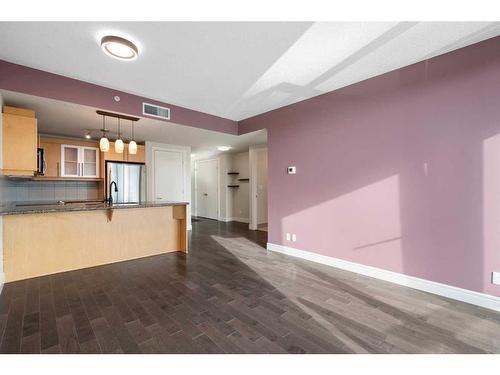 801-817 15 Avenue Sw, Calgary, AB - Indoor Photo Showing Kitchen