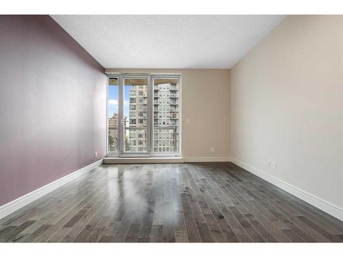 801-817 15 Avenue Sw, Calgary, AB - Indoor Photo Showing Other Room