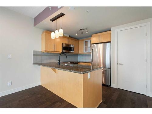 801-817 15 Avenue Sw, Calgary, AB - Indoor Photo Showing Kitchen