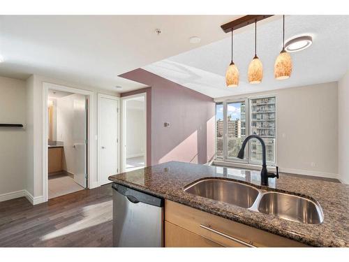 801-817 15 Avenue Sw, Calgary, AB - Indoor Photo Showing Kitchen With Double Sink