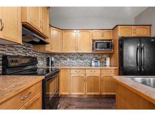 14 Rockyspring Point Nw, Calgary, AB - Indoor Photo Showing Kitchen