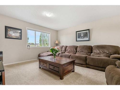 14 Rockyspring Point Nw, Calgary, AB - Indoor Photo Showing Living Room